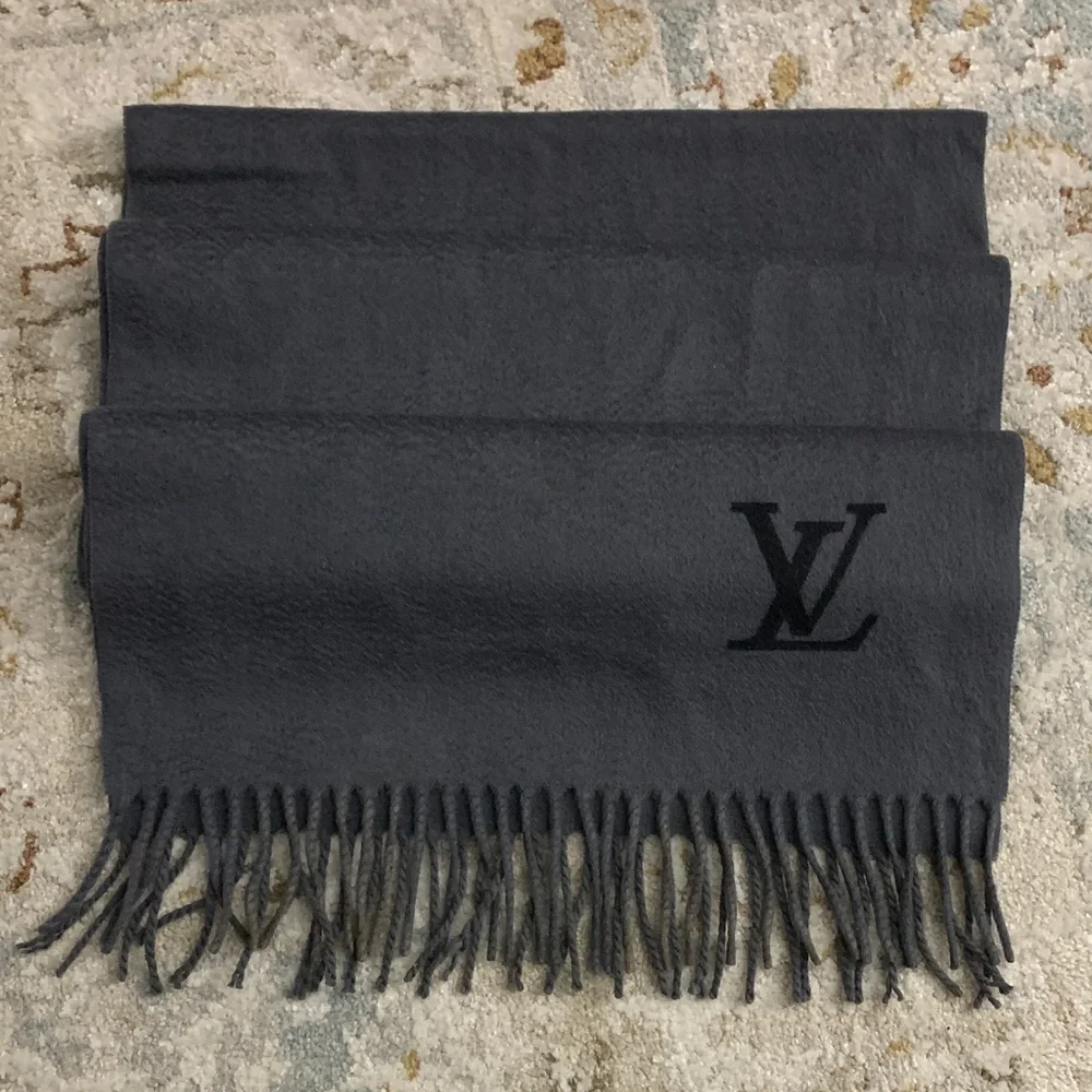 Louis Vuitton Cashmere Charcoal Scarf for Men - Picture 2 of 9